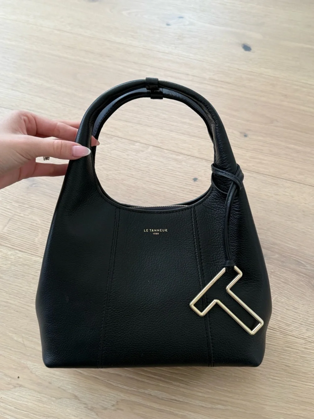 Juliette small handbag in grained leather - Picture 2 of 6